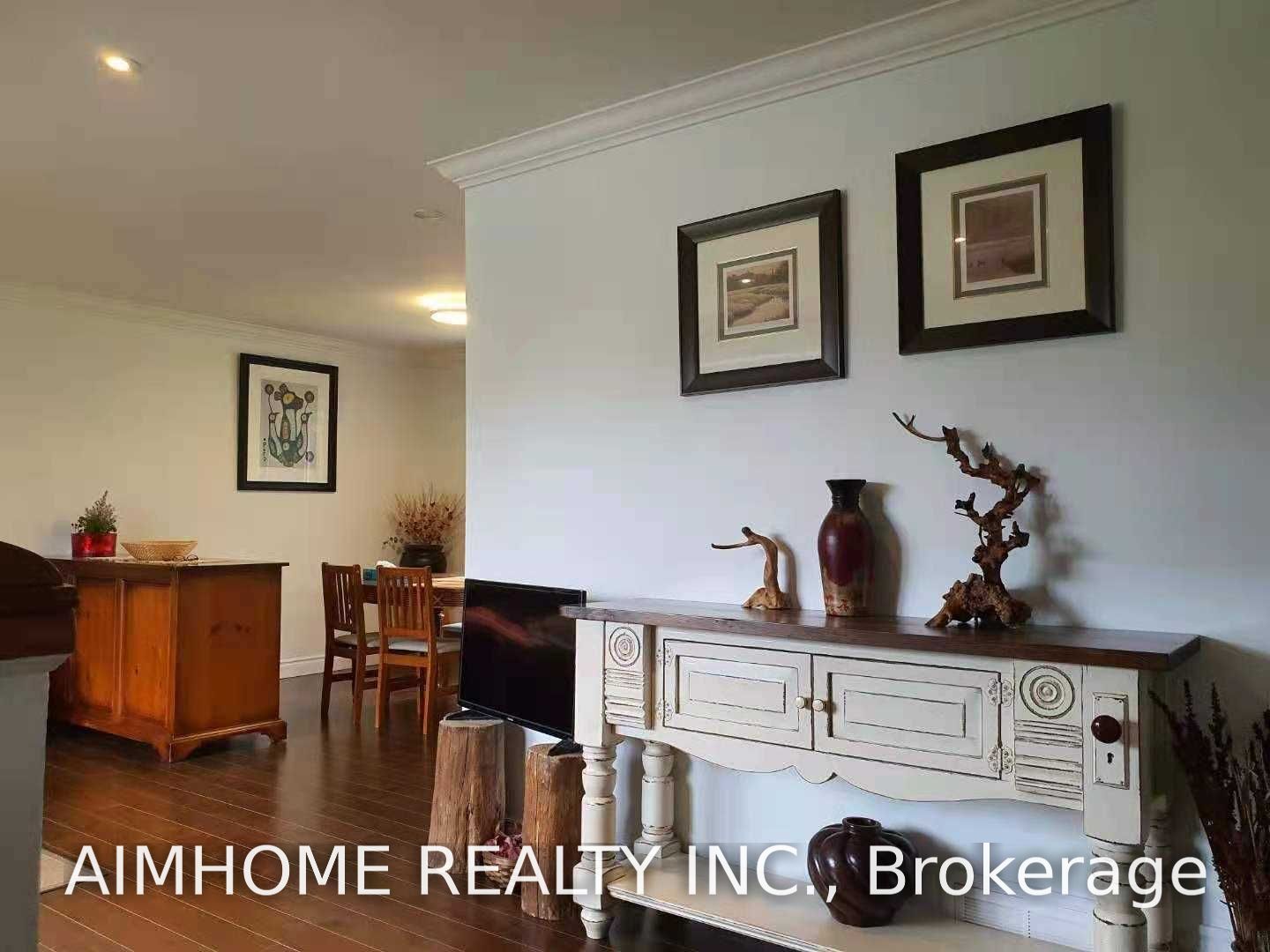 9 Maldaver Avenue Main, Mississauga, ON L5M 1W4 photo 3