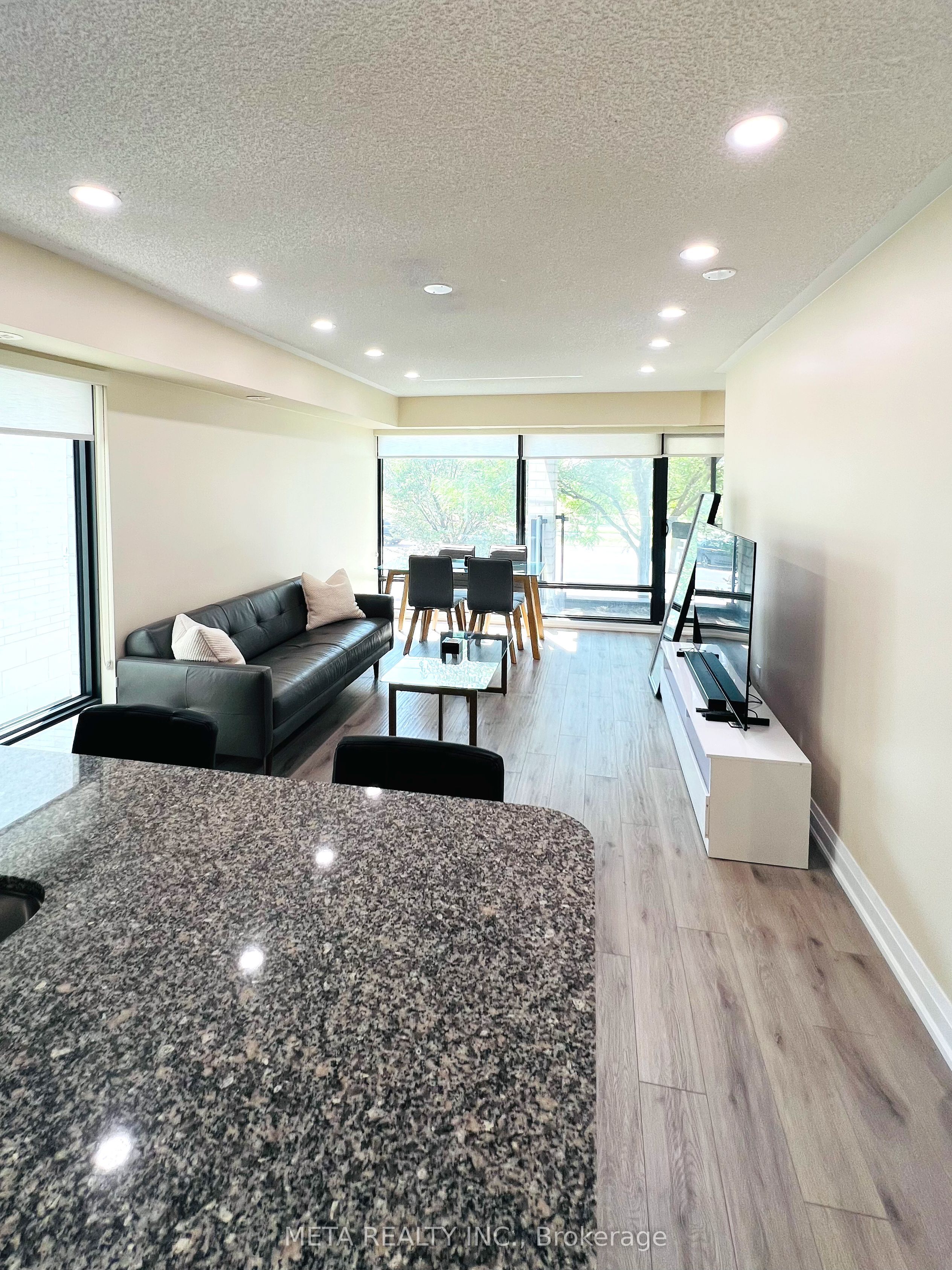 138 Widdicombe Hill Boulevard 701, Toronto, ON M9R 0A9 photo 2