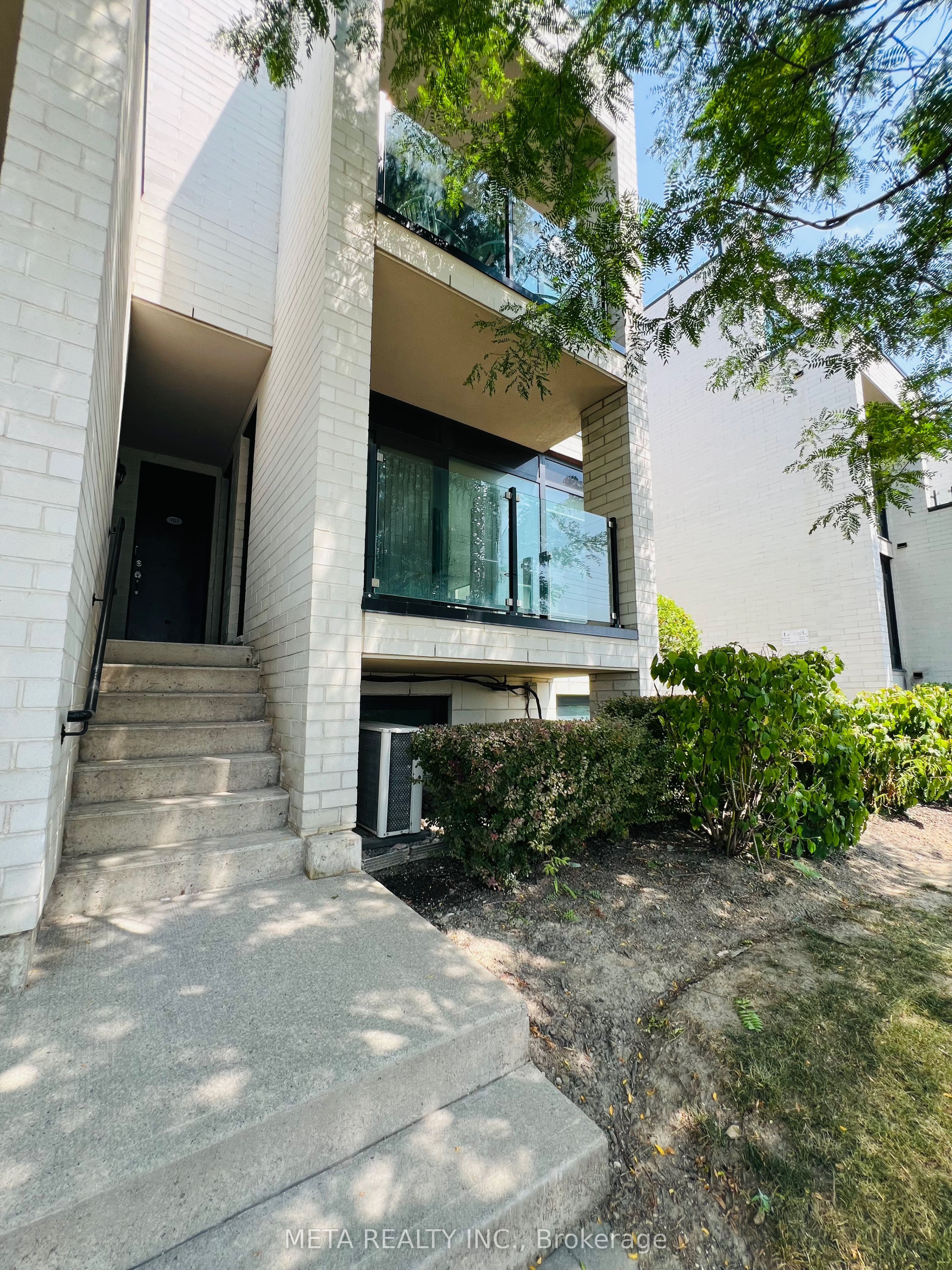 138 Widdicombe Hill Boulevard 701, Toronto, ON M9R 0A9 photo 3
