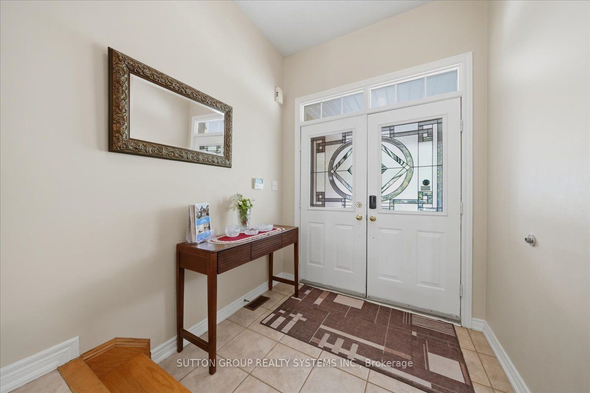 1382 Avon Drive, Mississauga, ON L5N 7Z3 photo 3
