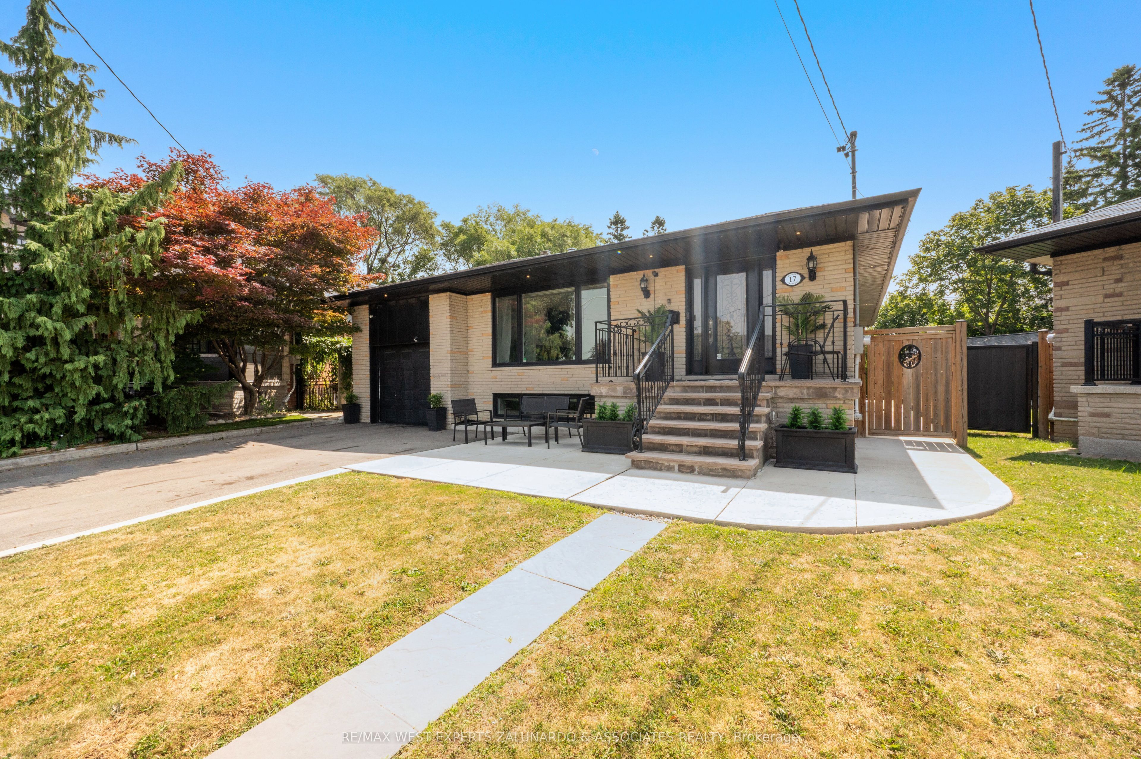 17 Krieger Crescent, Toronto, ON M6A 1K4 photo 3