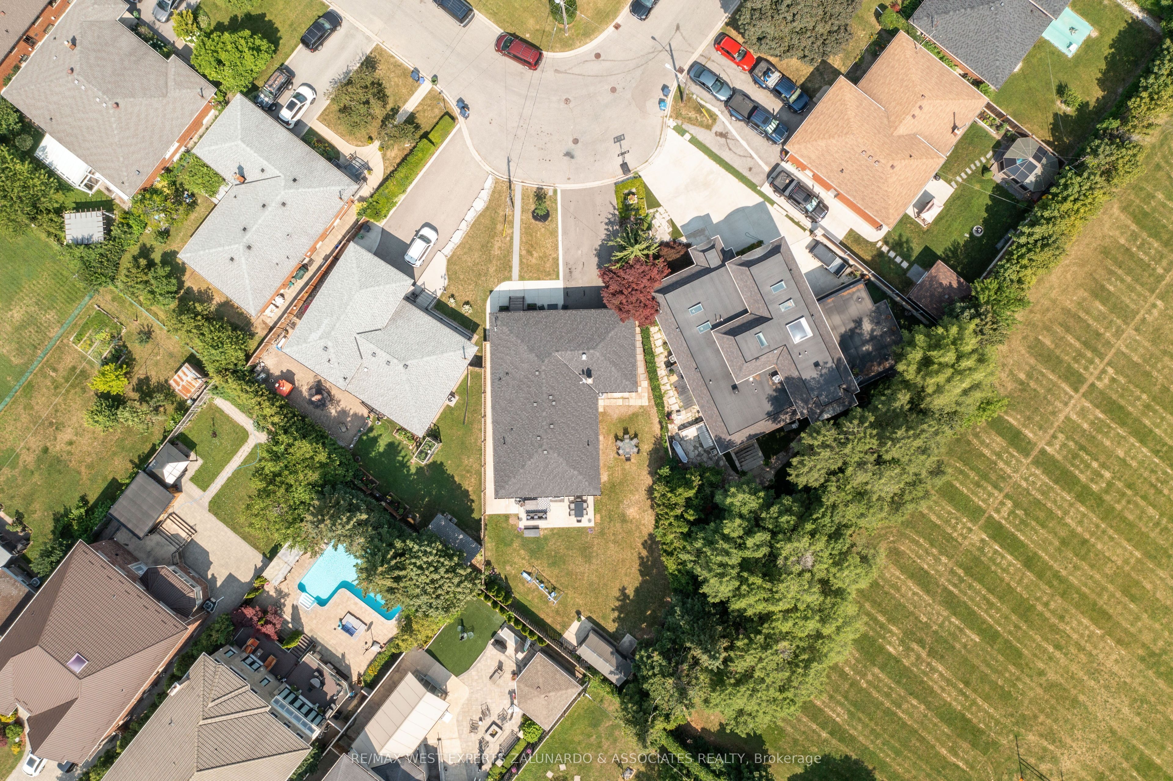 17 Krieger Crescent, Toronto, ON M6A 1K4 photo 4