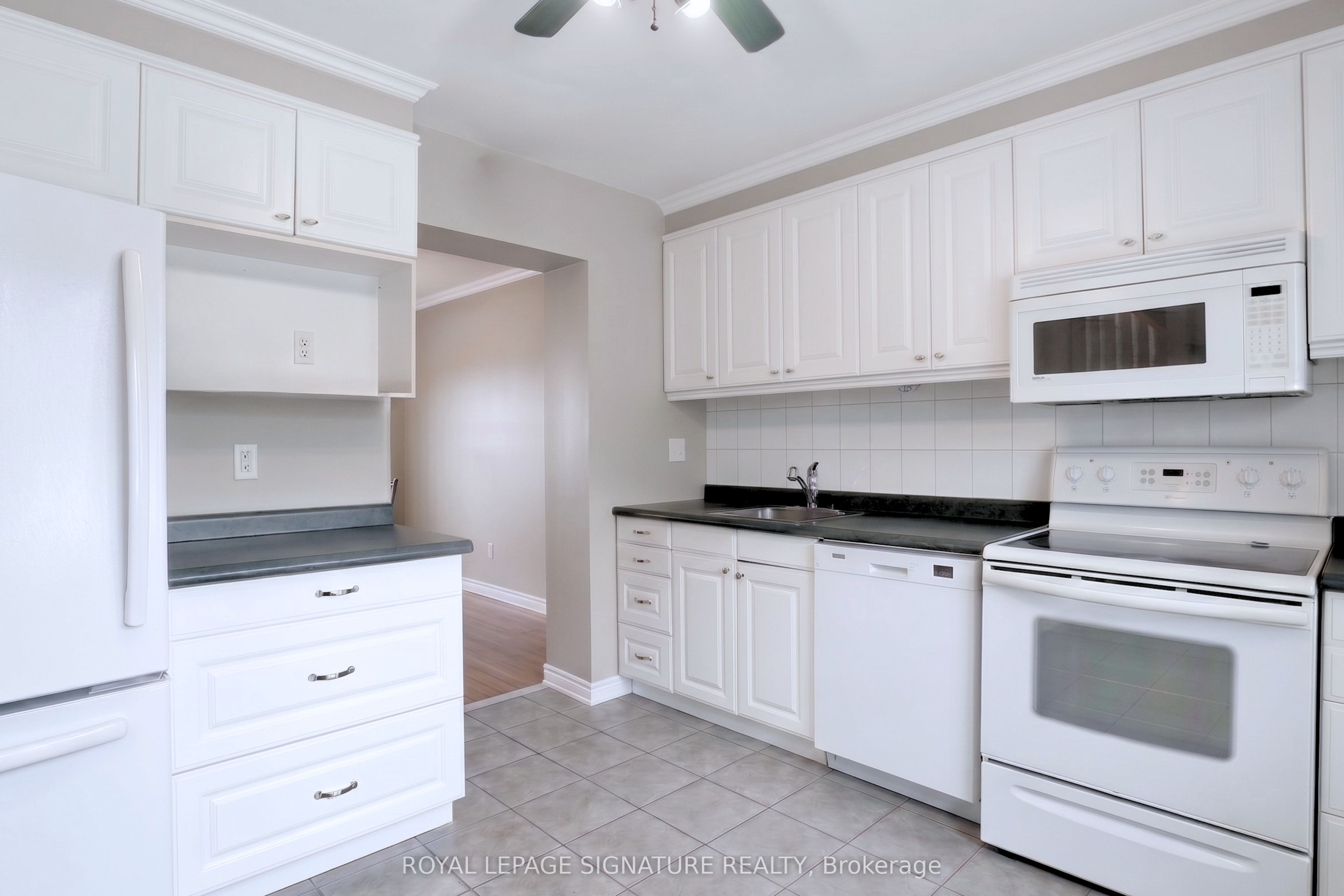 98 Falconer Drive 41, Mississauga, ON L5N 1Y2 photo 3