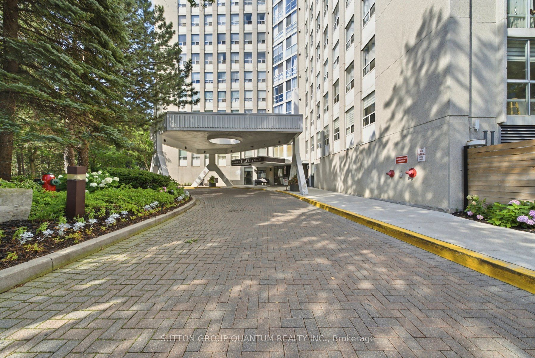 3650 Kaneff Crescent 304, Mississauga, ON L5A 4A1 photo 3