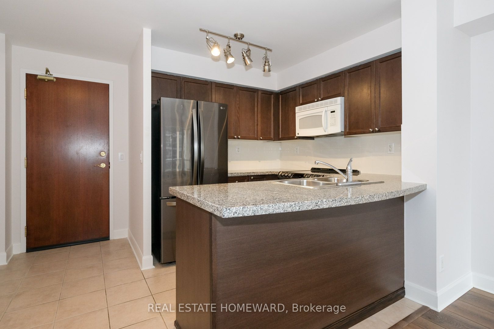 5 Michael Power Place 1805, Toronto, ON M9A 0A3 photo 3