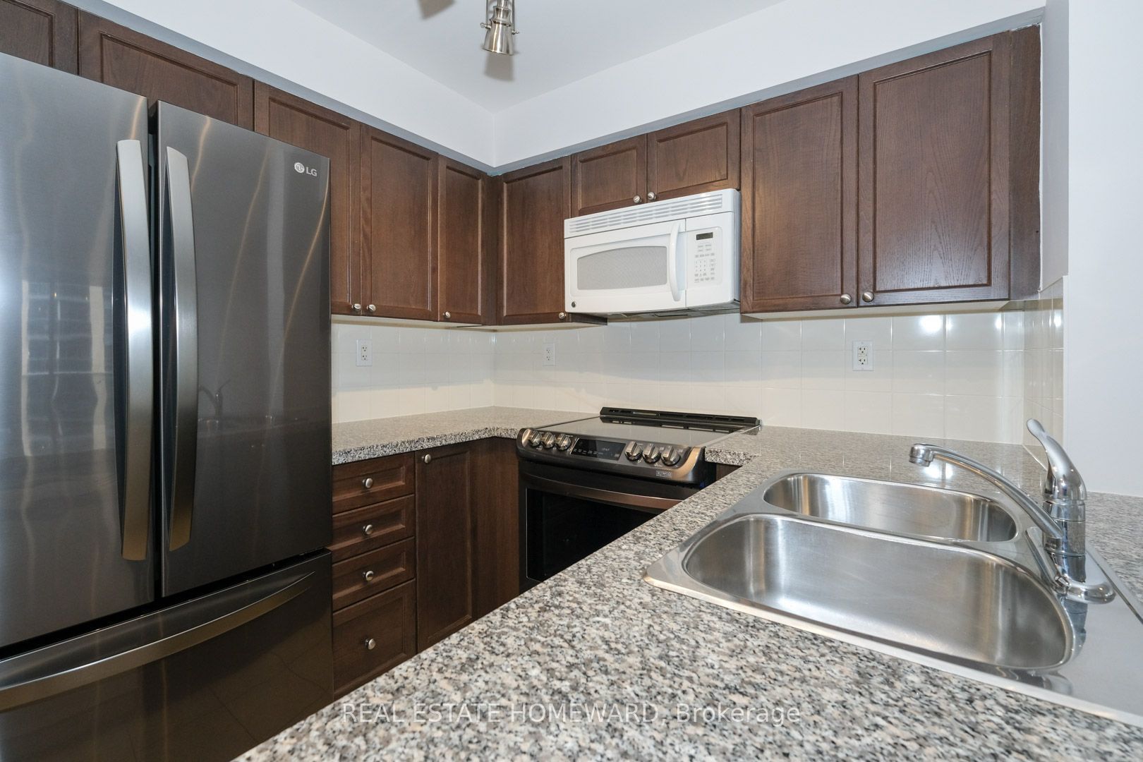 5 Michael Power Place 1805, Toronto, ON M9A 0A3 photo 4