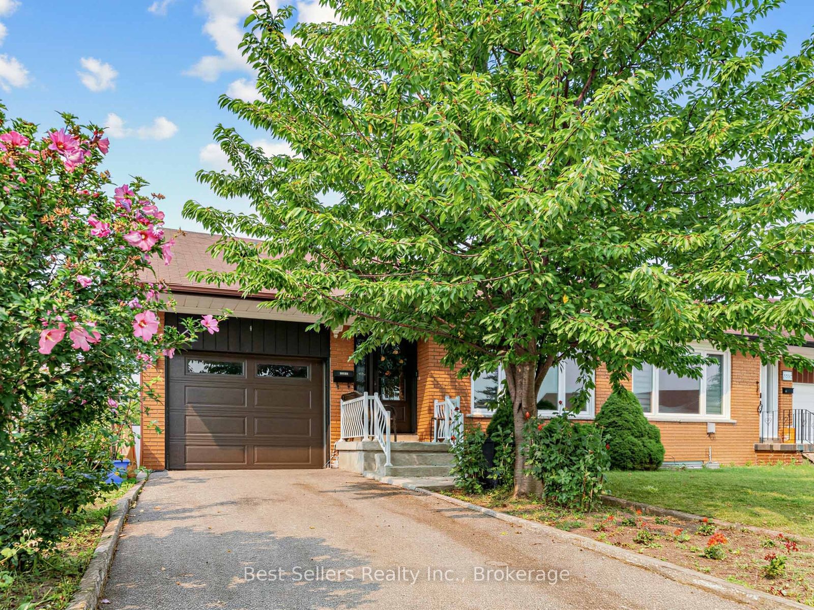 3272 Marlene Court, Mississauga, ON L4X 2N5 photo 2