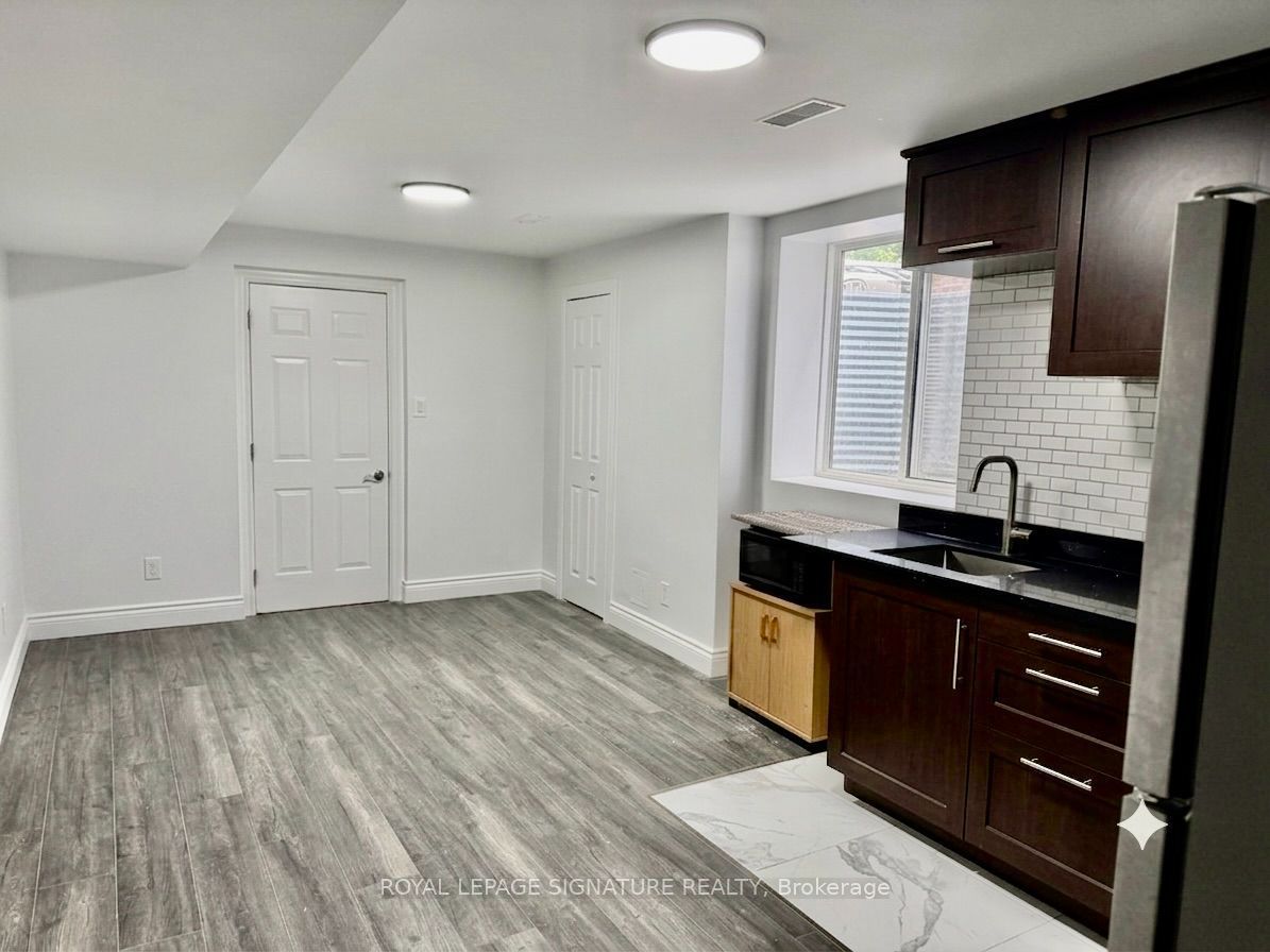 80 Midcrest Circle, Brampton, ON L6Y 0B7 photo 2