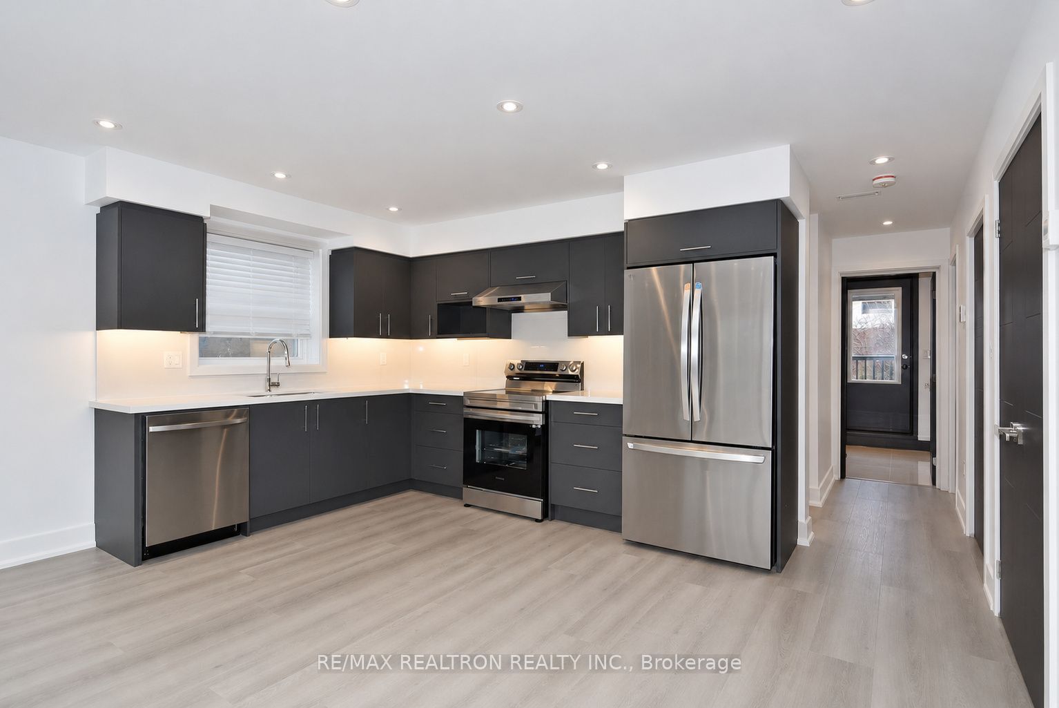 230 Boon Avenue 5, Toronto, ON M6E 3Z8 photo 2