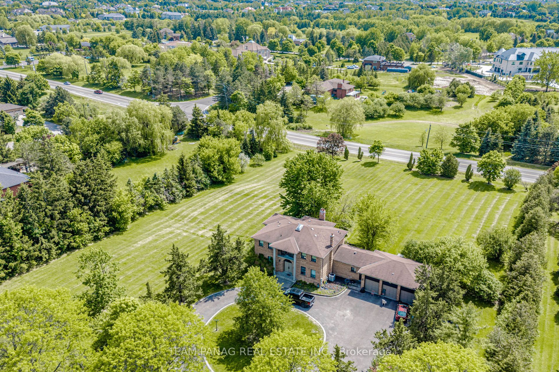 4 Forestbrook Court, Brampton, ON L6P 0P1 photo 2