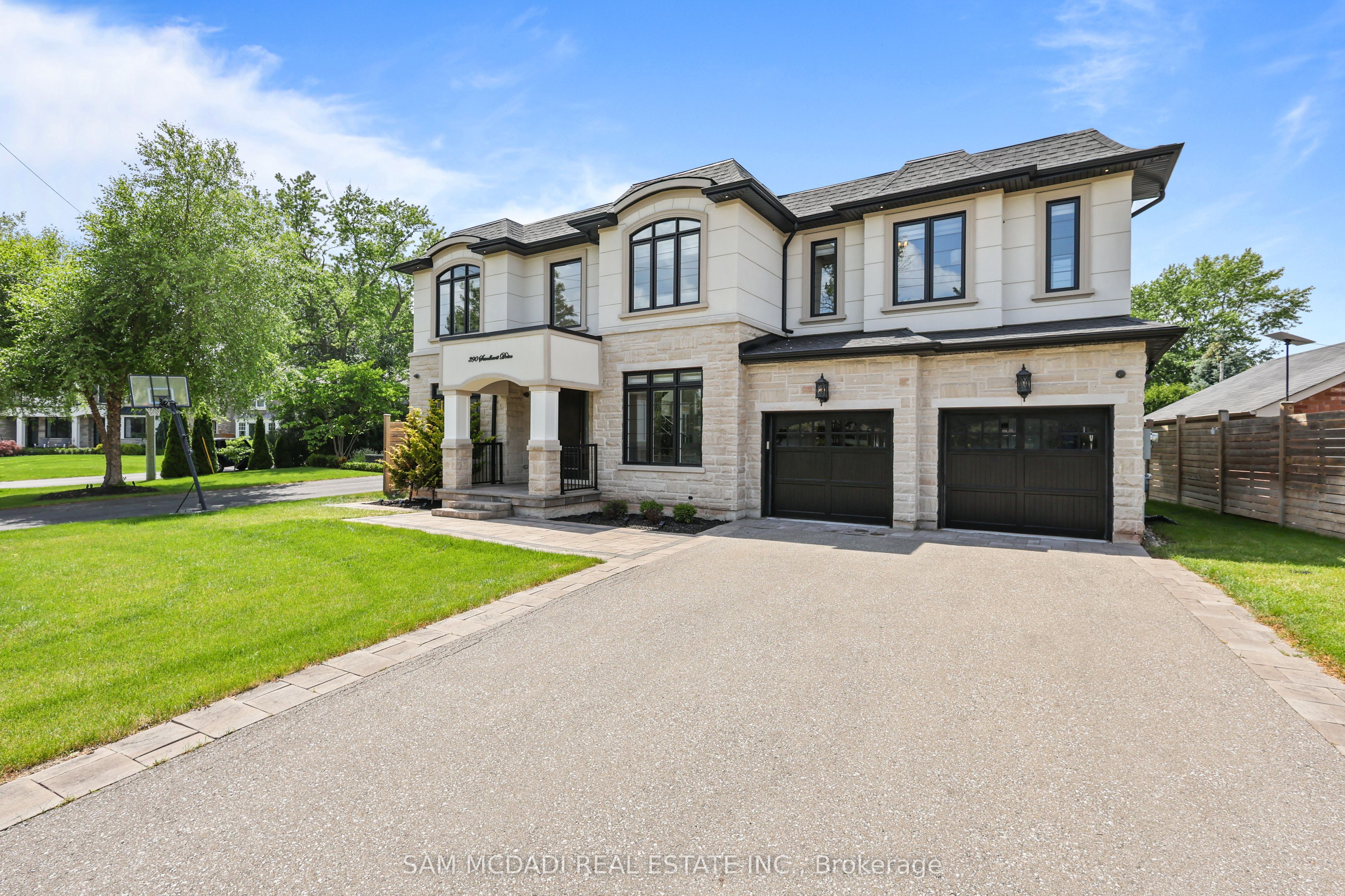 390 Sandhurst Drive, Oakville, ON L6L 4L3 photo 2