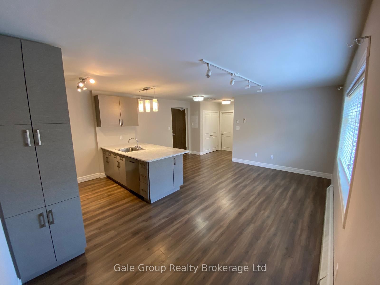 5 Paisley Boulevard E 102, Mississauga, ON L6A 1P3 photo 4