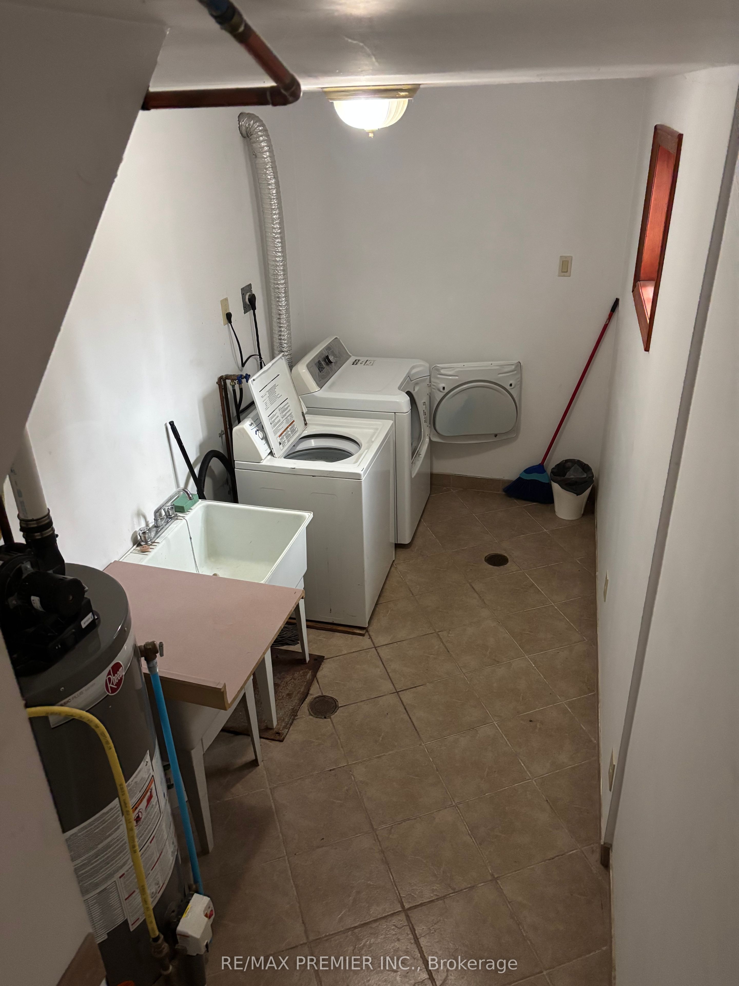 37 Irwin Road LOWER, Toronto, ON M9W 2P6 photo 4
