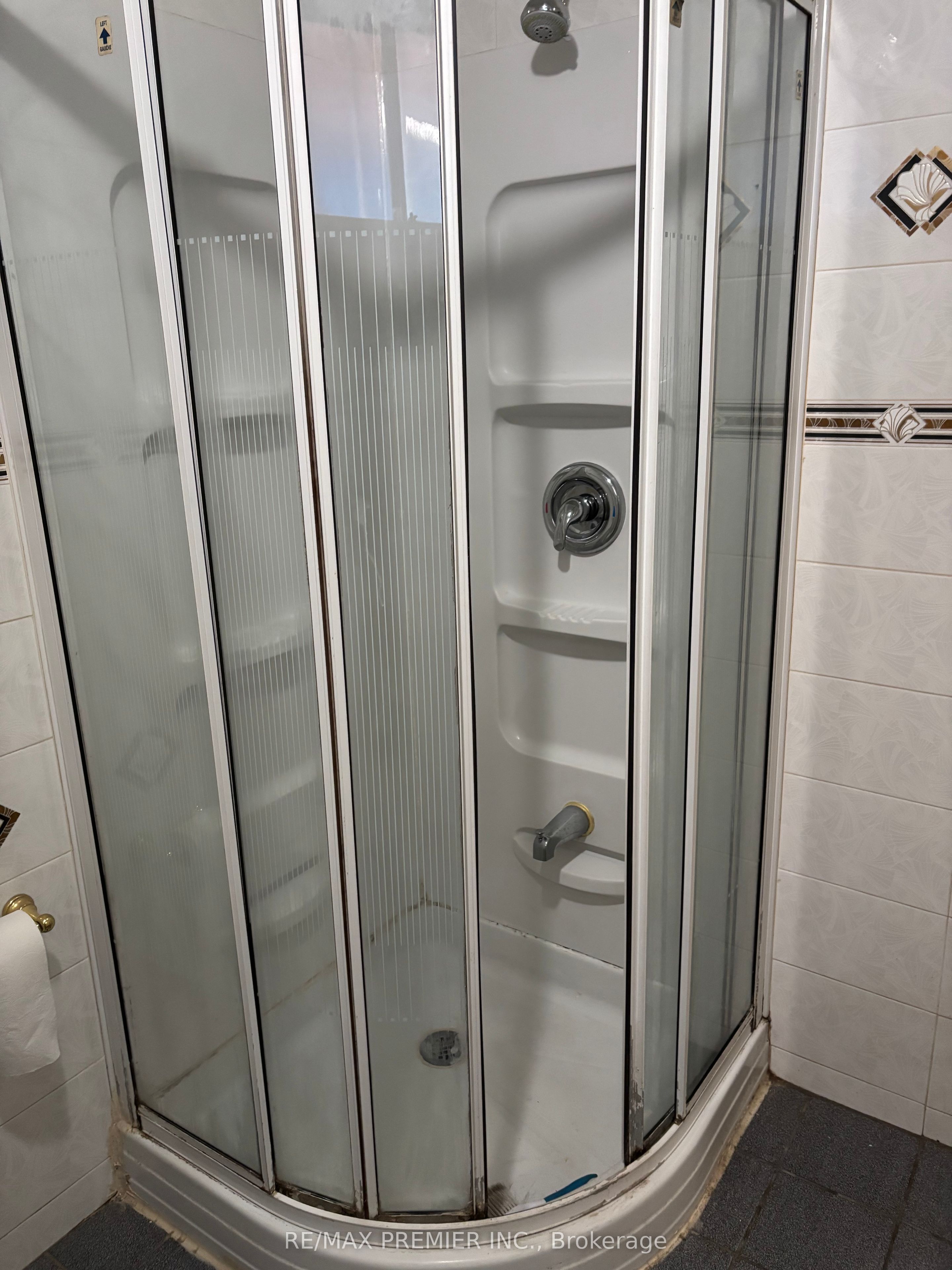 37 Irwin Road LOWER, Toronto, ON M9W 2P6 photo 5
