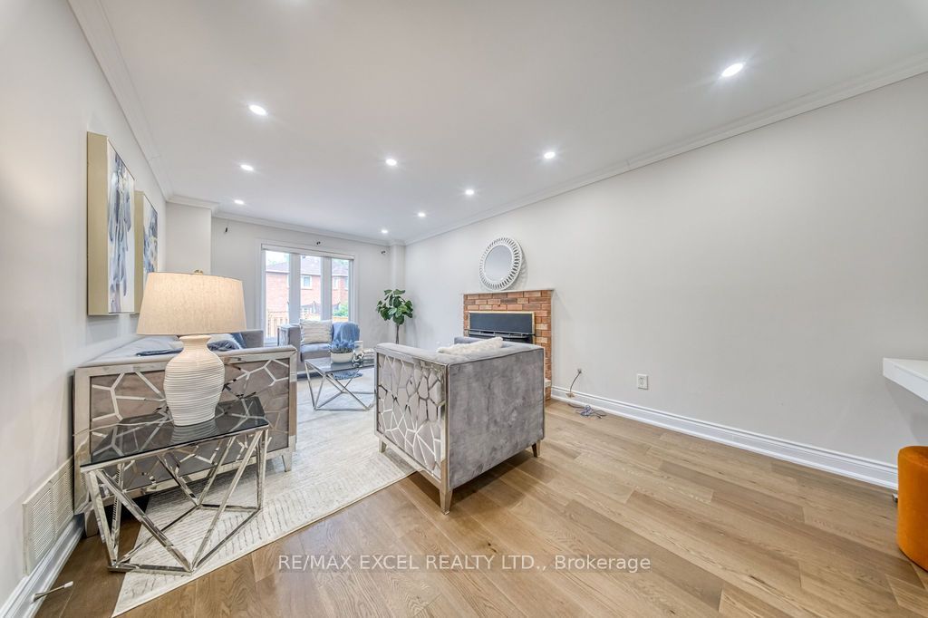 2105 Oakmead Boulevard, Oakville, ON L6H 5C2 photo 5
