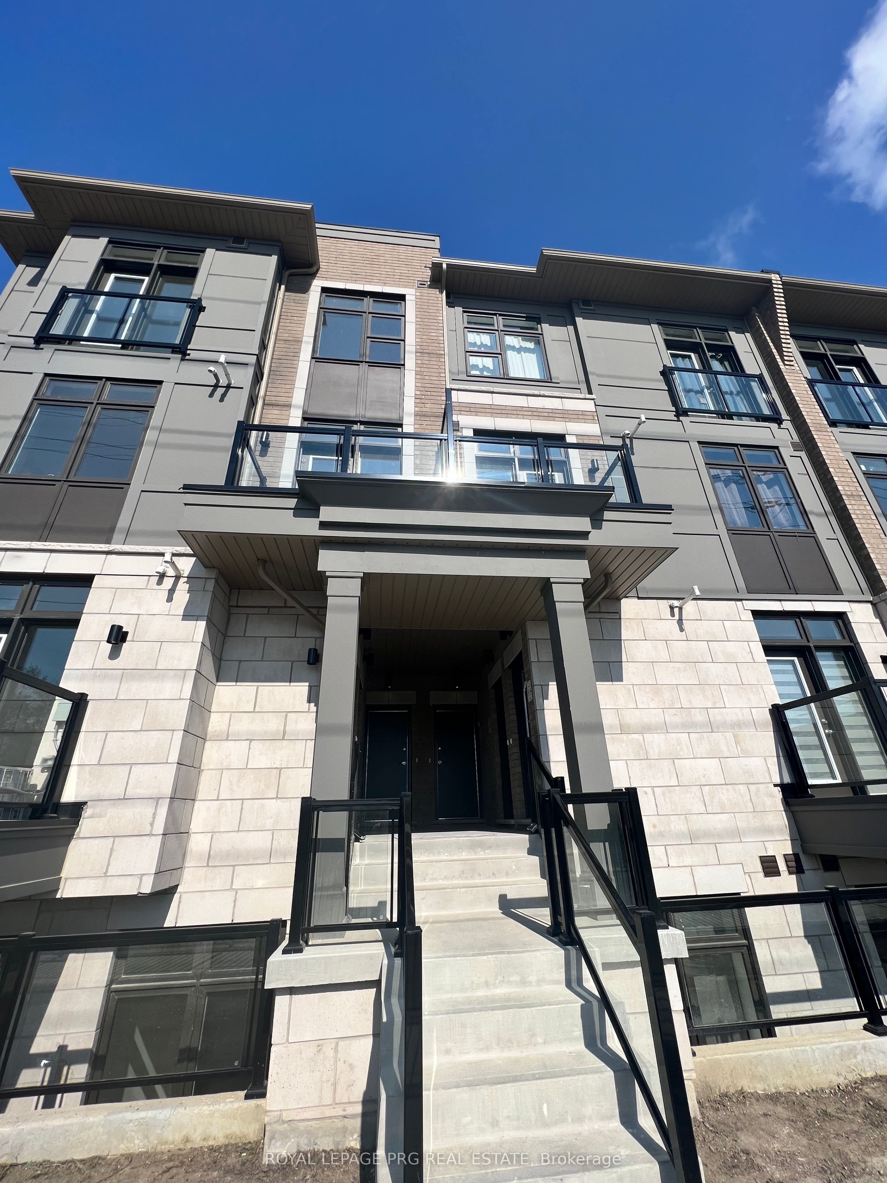 30 Halliford Place E 208, Brampton, ON L6P 4R1
