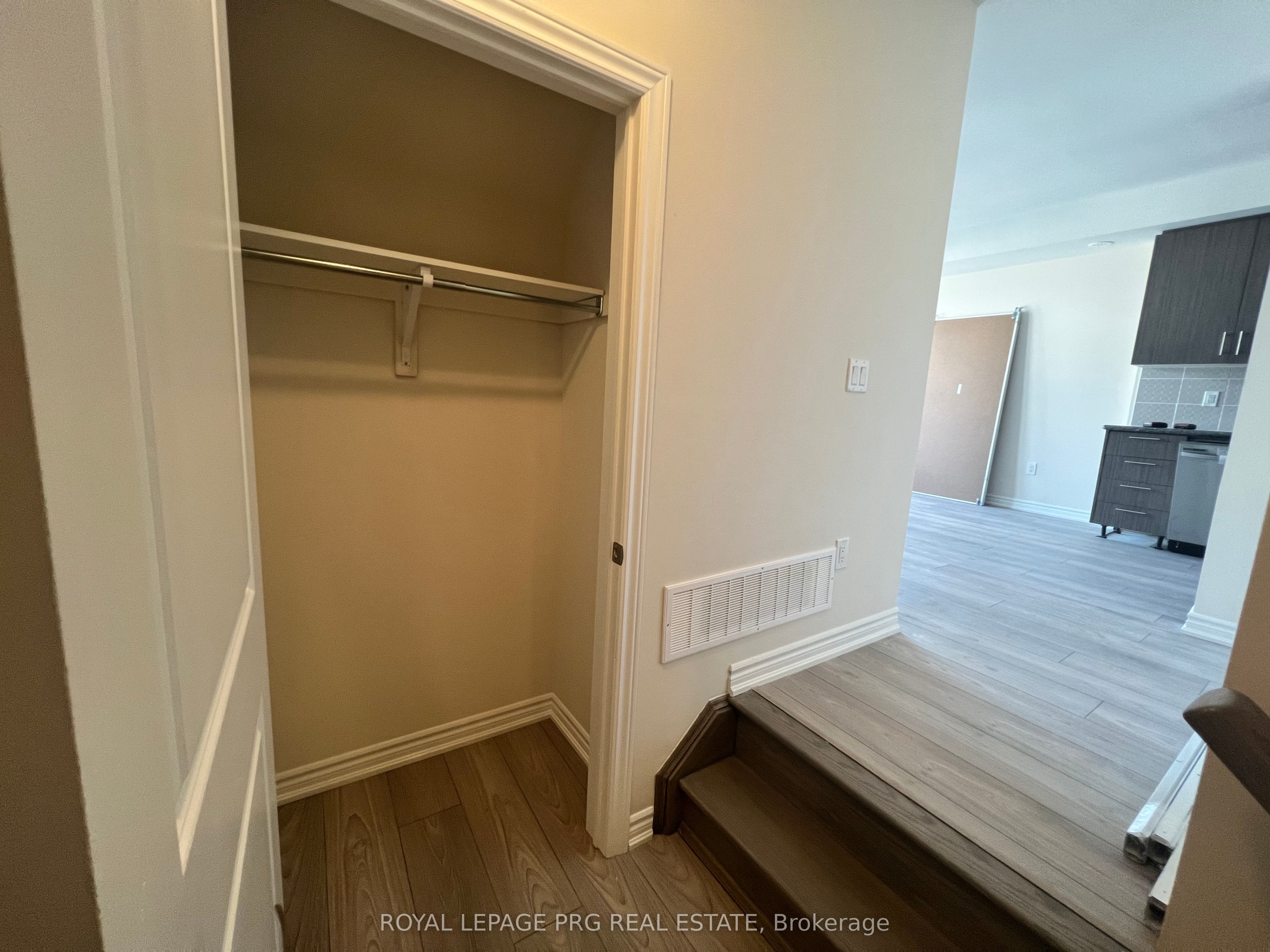 30 Halliford Place E 208, Brampton, ON L6P 4R1 photo 2
