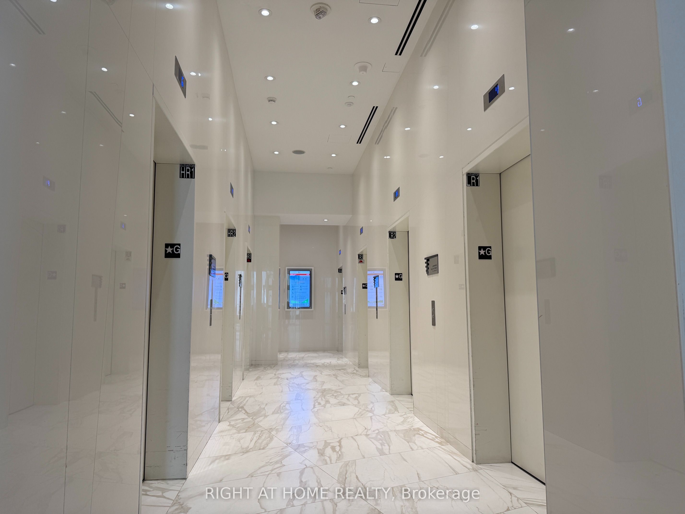 3883 Quartz Road 1010, Mississauga, ON L5B 0M4 photo 4