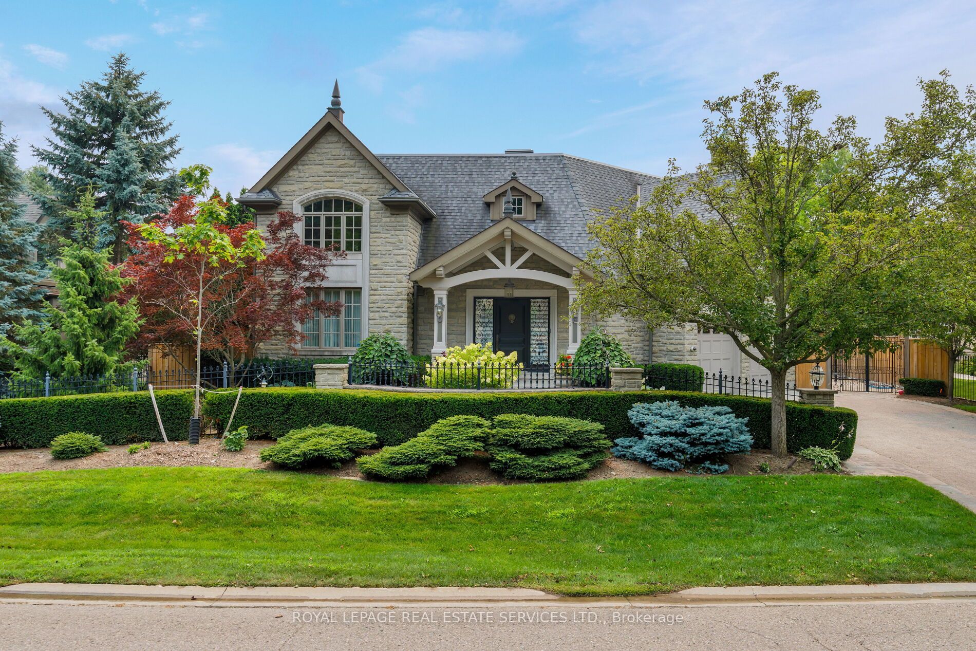 70 Shorewood Place, Oakville, ON L6K 3Y4