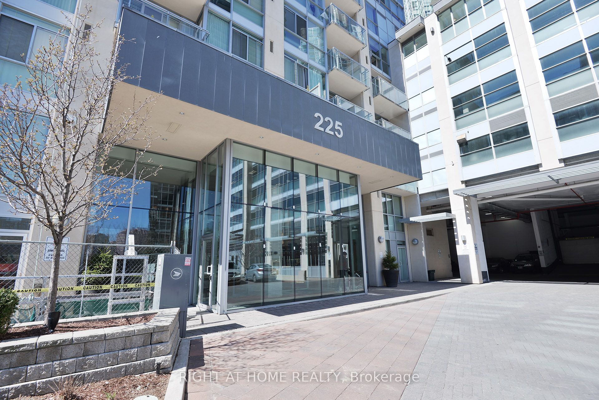 225 Webb Drive 3009, Mississauga, ON L5B 3Y5 photo 2