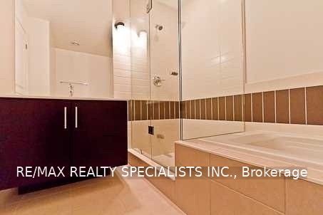 1 Hurontario Street 1506, Mississauga, ON L5G 0A3 photo 2