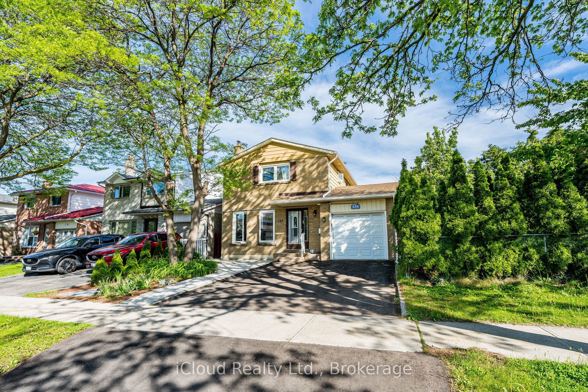 135 Autumn Glen Circle, Toronto, ON M9W 6B3 photo 2