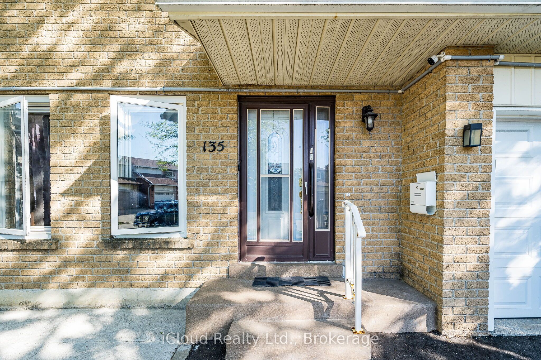 135 Autumn Glen Circle, Toronto, ON M9W 6B3 photo 3