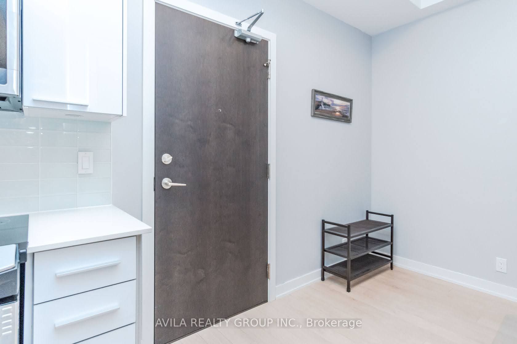 10 Park Lawn Road 320, Toronto, ON M8V 0H9 photo 5