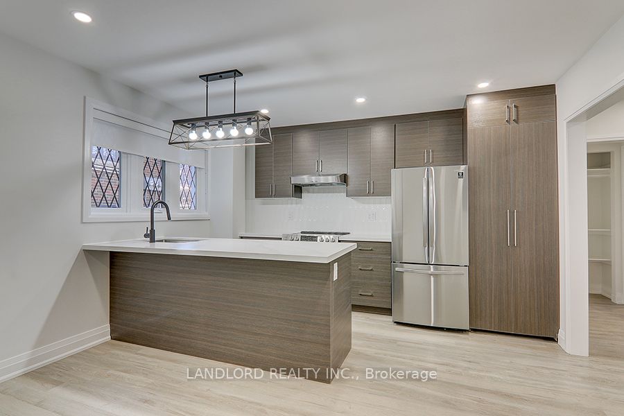 2520 Bloor Street W 12, Toronto, ON M6S 1R8