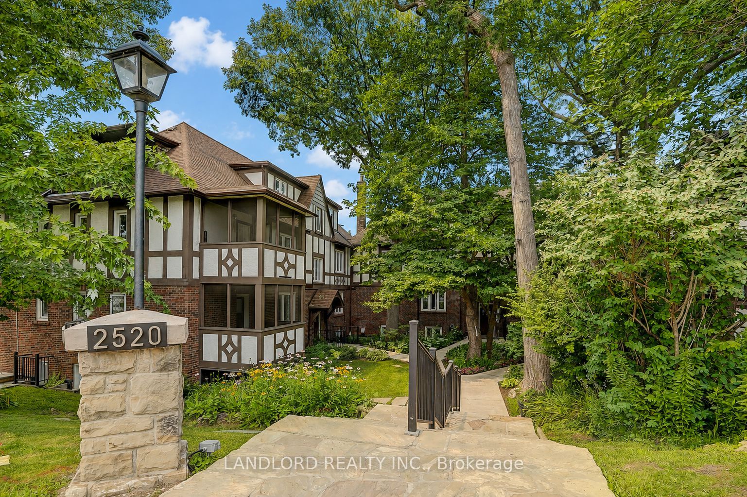 2520 Bloor Street W 12, Toronto, ON M6S 1R8 photo 2