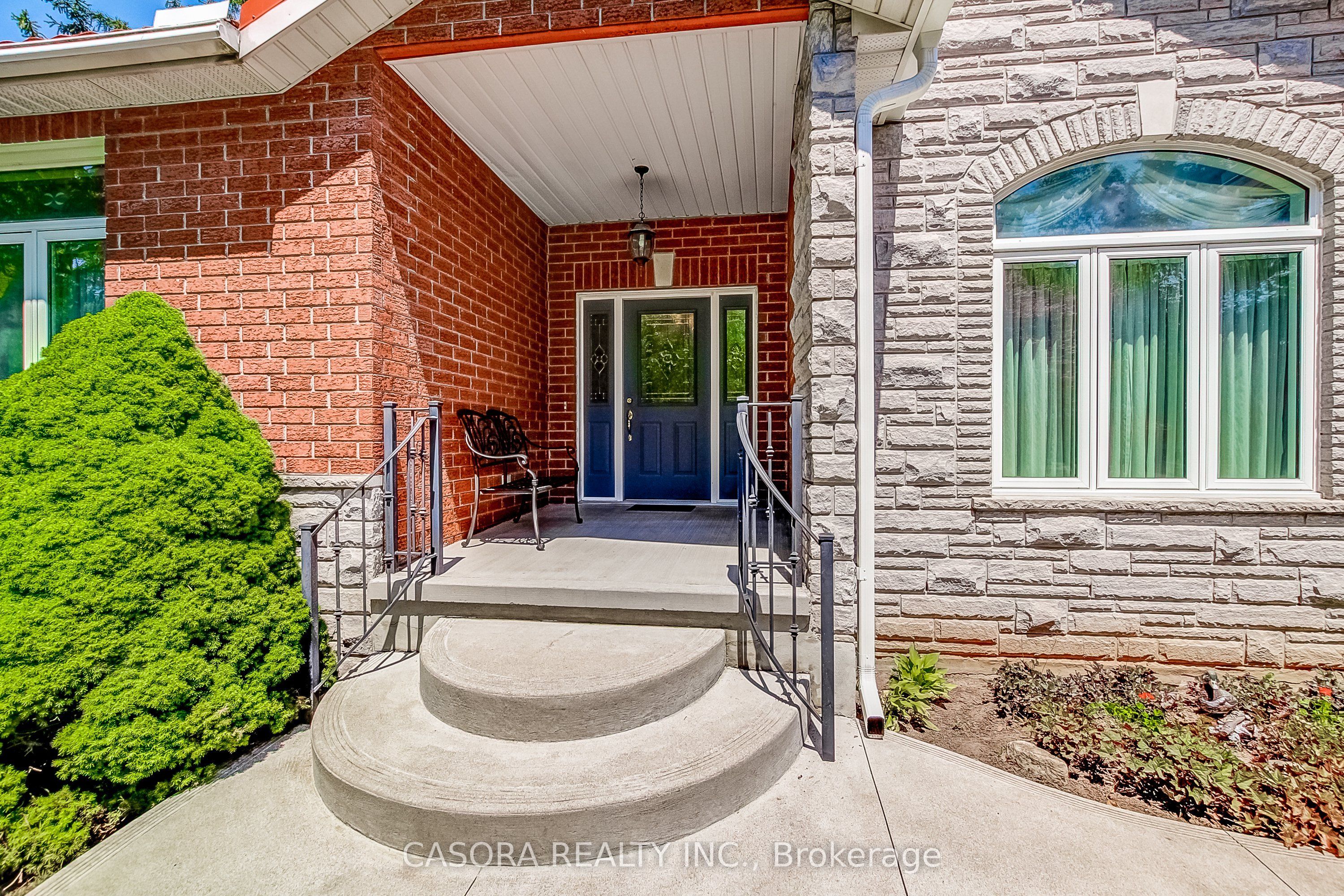 393 Henderson Road, Burlington, ON L7L 2P6 photo 3