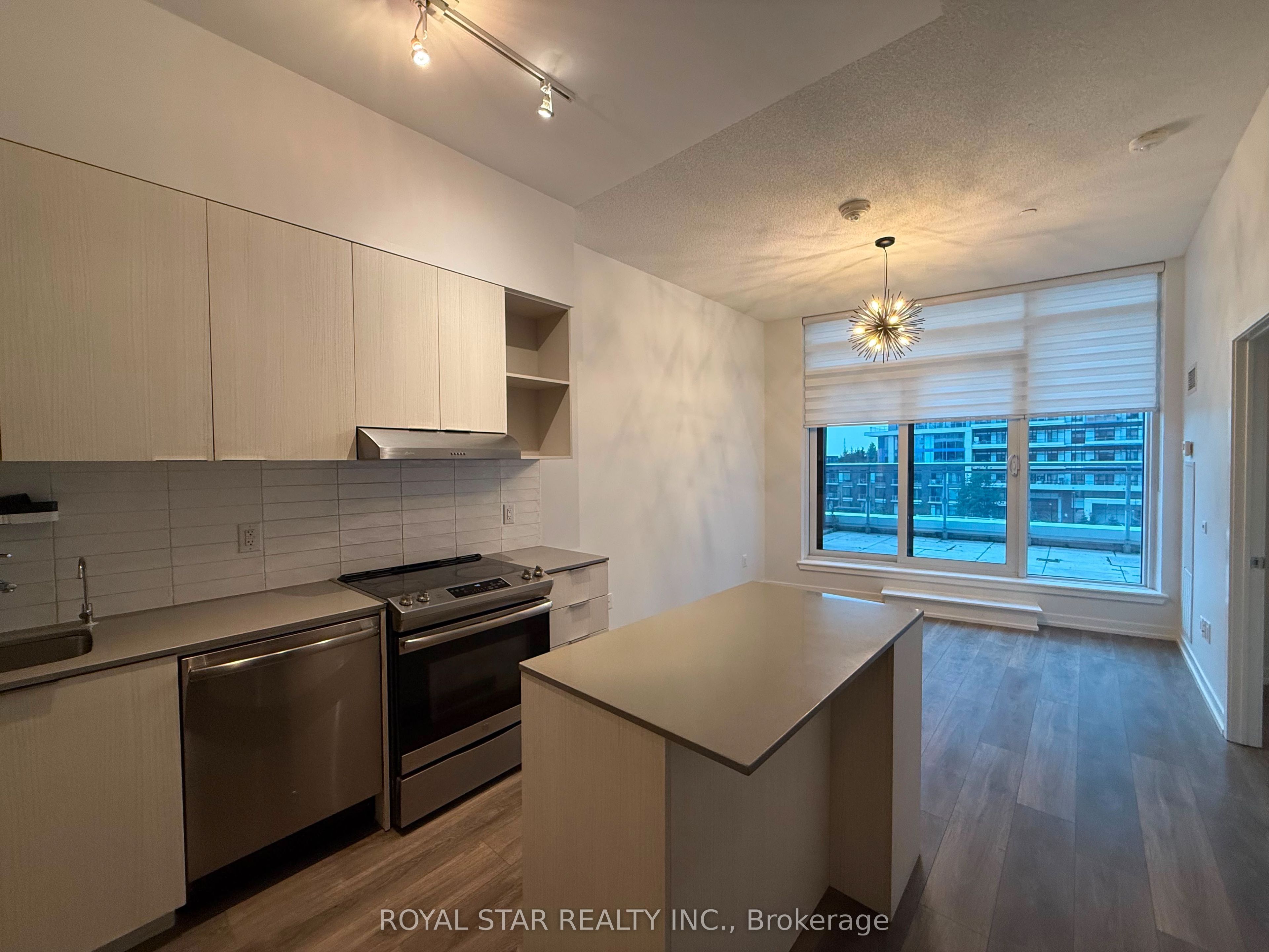 2520 Eglinton Avenue W 323, Mississauga, ON L5M 0Y4 photo 5