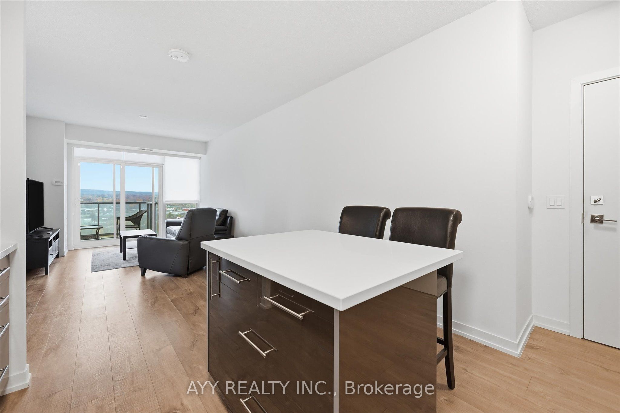 2093 Fairview Street 1709, Burlington, ON L7R 0E6 photo 4