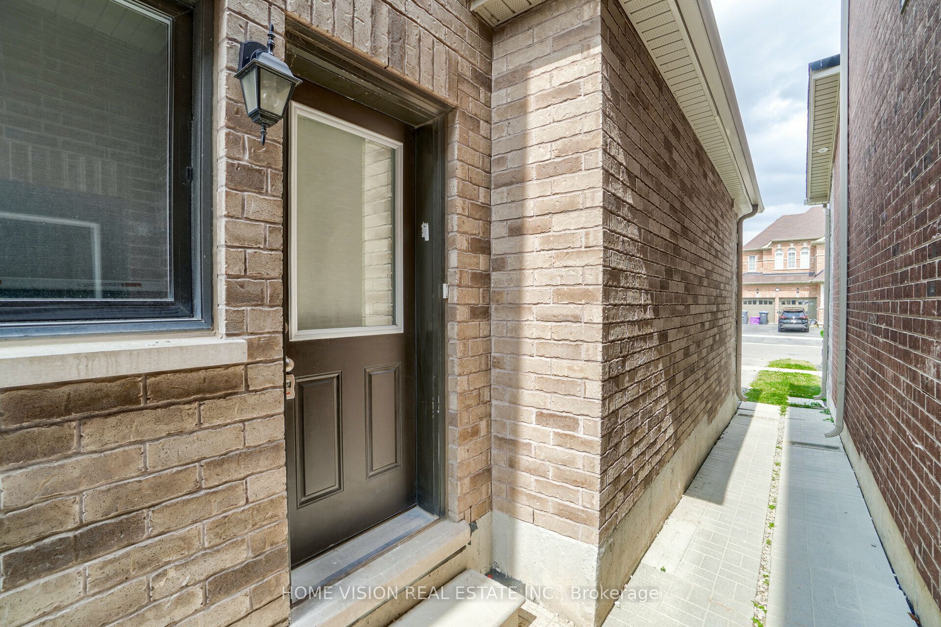 35 Little Britain- BSMT Crescent, Brampton, ON L6Y 0Y3 photo 4