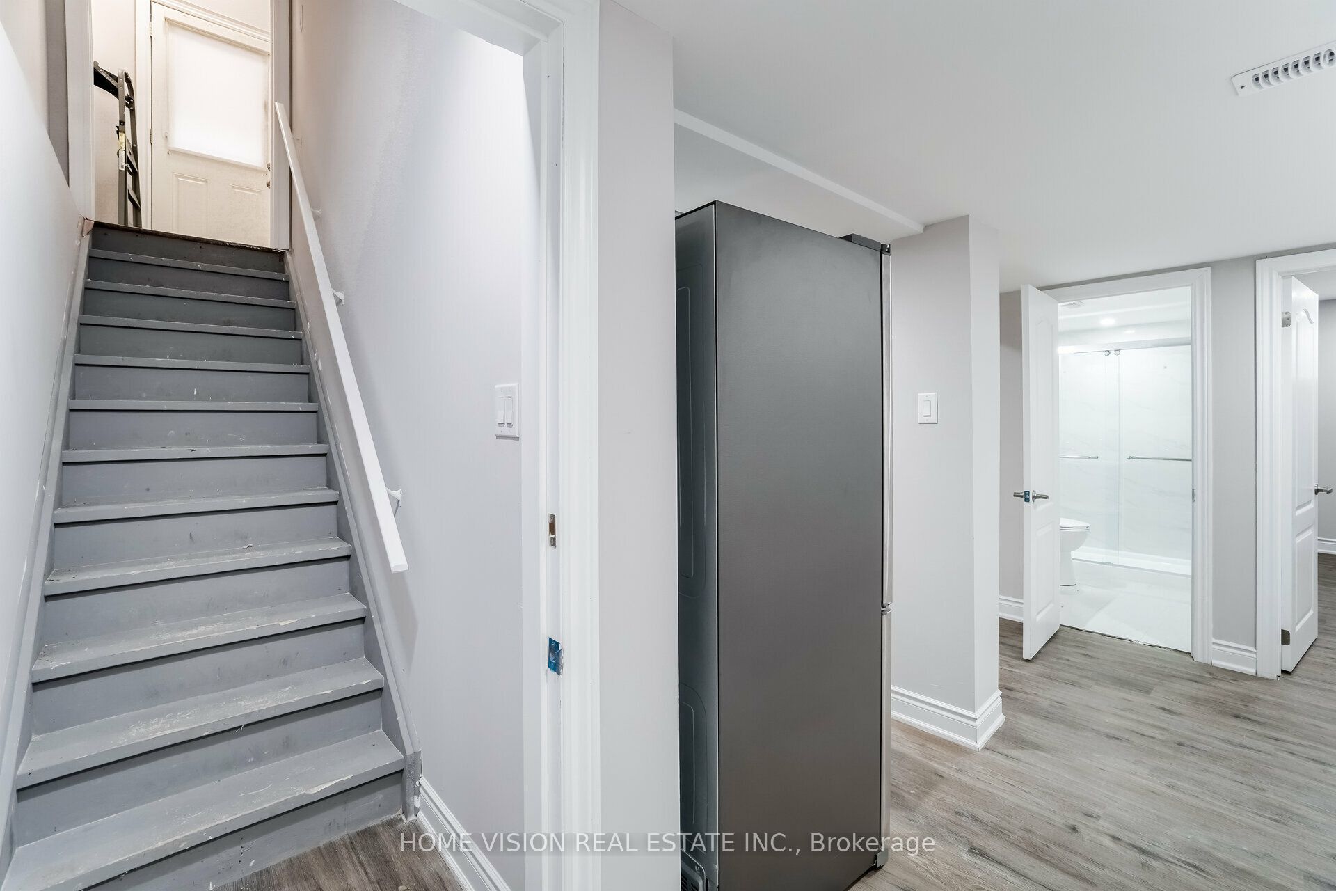 35 Little Britain- BSMT Crescent, Brampton, ON L6Y 0Y3 photo 5