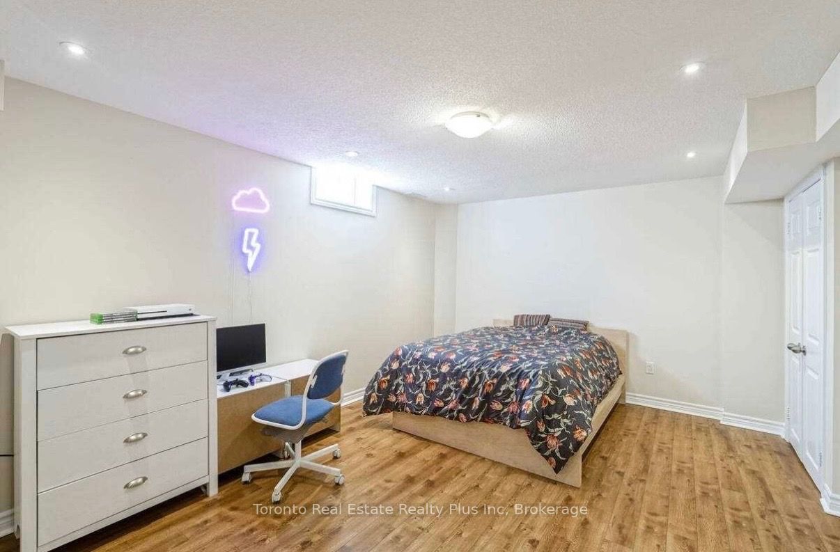 42 Crystalview Crescent #Lower, Brampton, ON L6P 2R7 photo 5