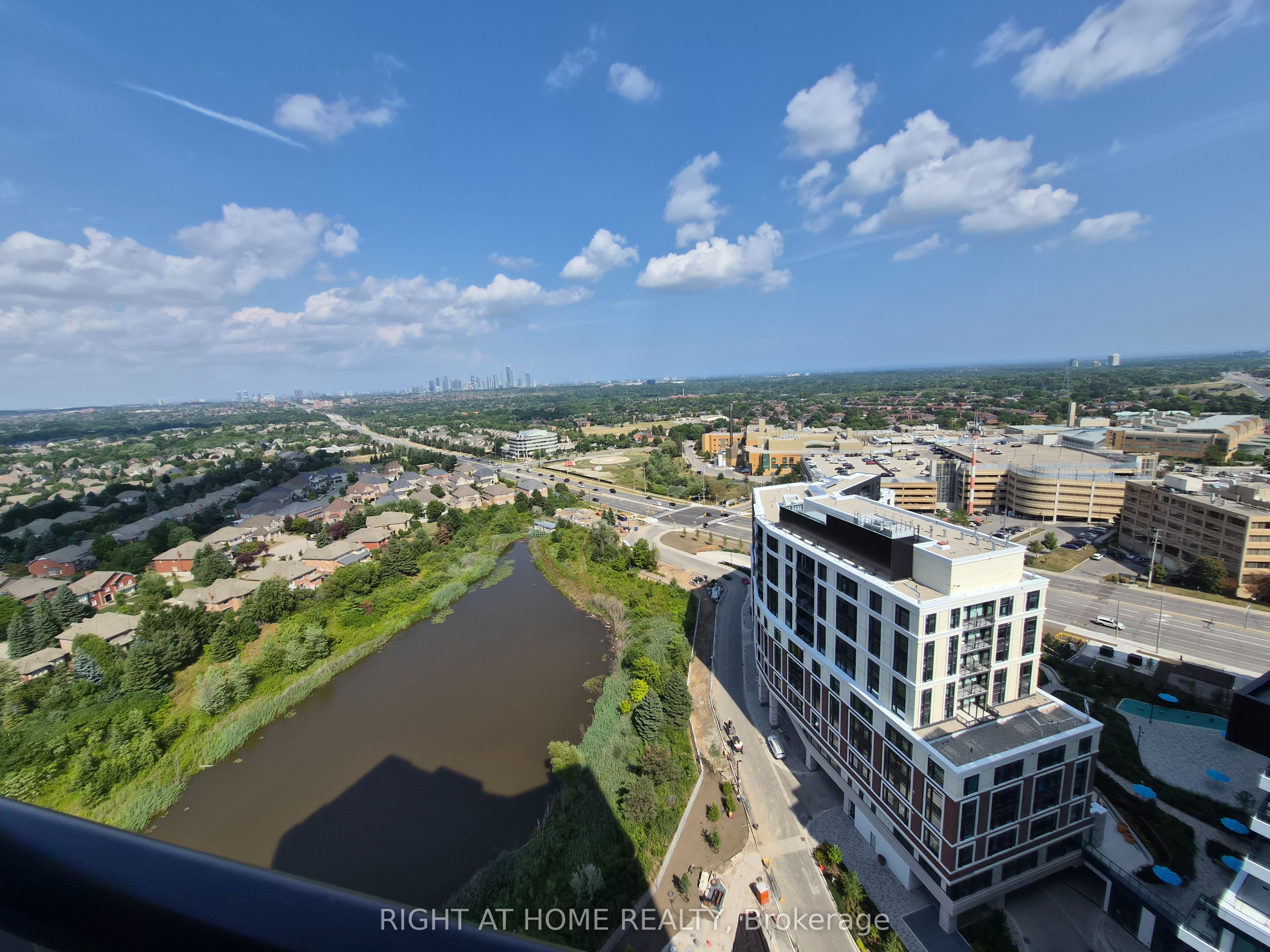 2495 Eglinton Avenue W 2101, Mississauga, ON L5M 2T2 photo 2
