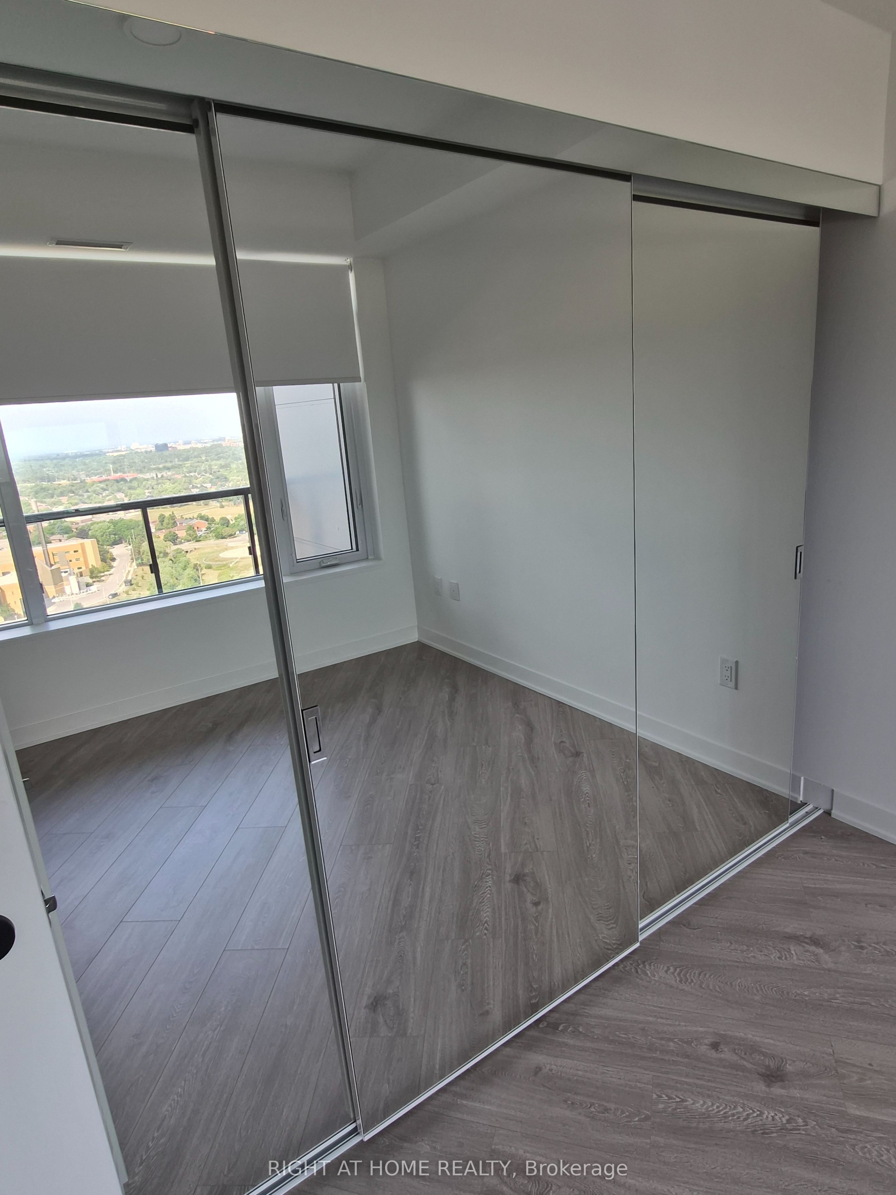 2495 Eglinton Avenue W 2101, Mississauga, ON L5M 2T2 photo 5