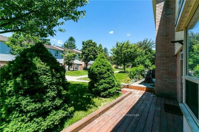 1055 Shawnmarr Road 207, Mississauga, ON L5H 3V2 photo 3