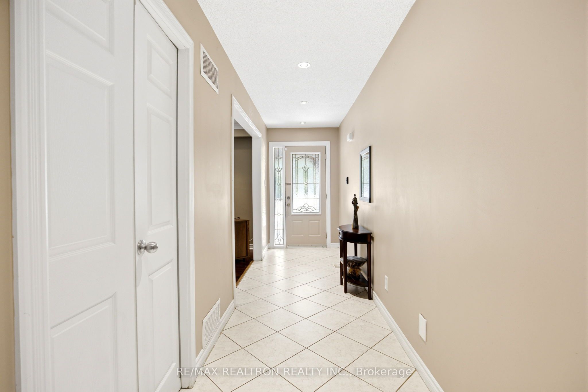 1199 Melton Drive, Mississauga, ON L4Y 4A9 photo 3