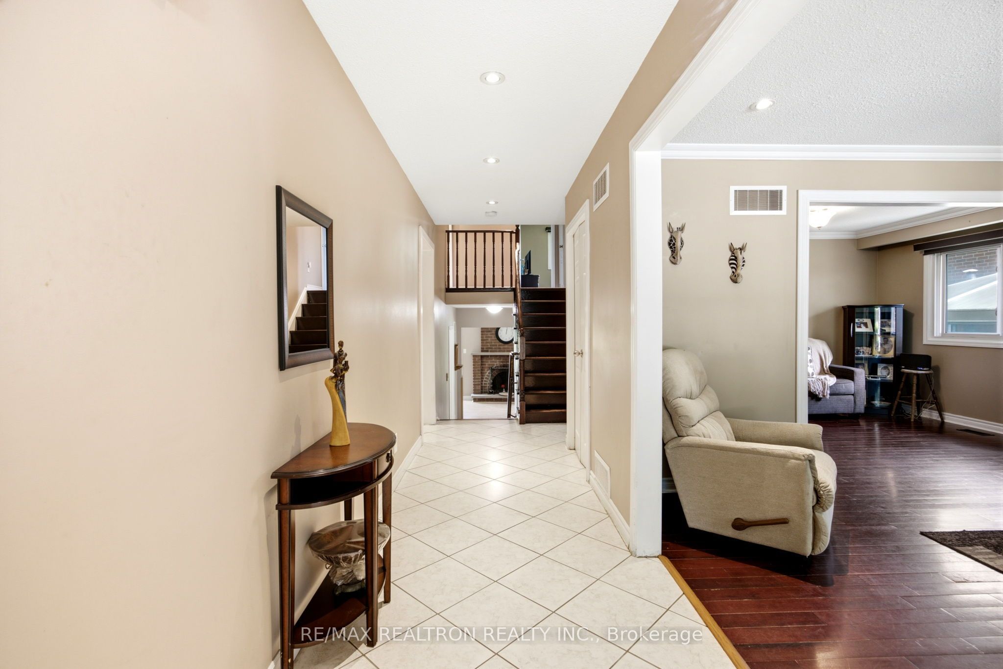 1199 Melton Drive, Mississauga, ON L4Y 4A9 photo 4