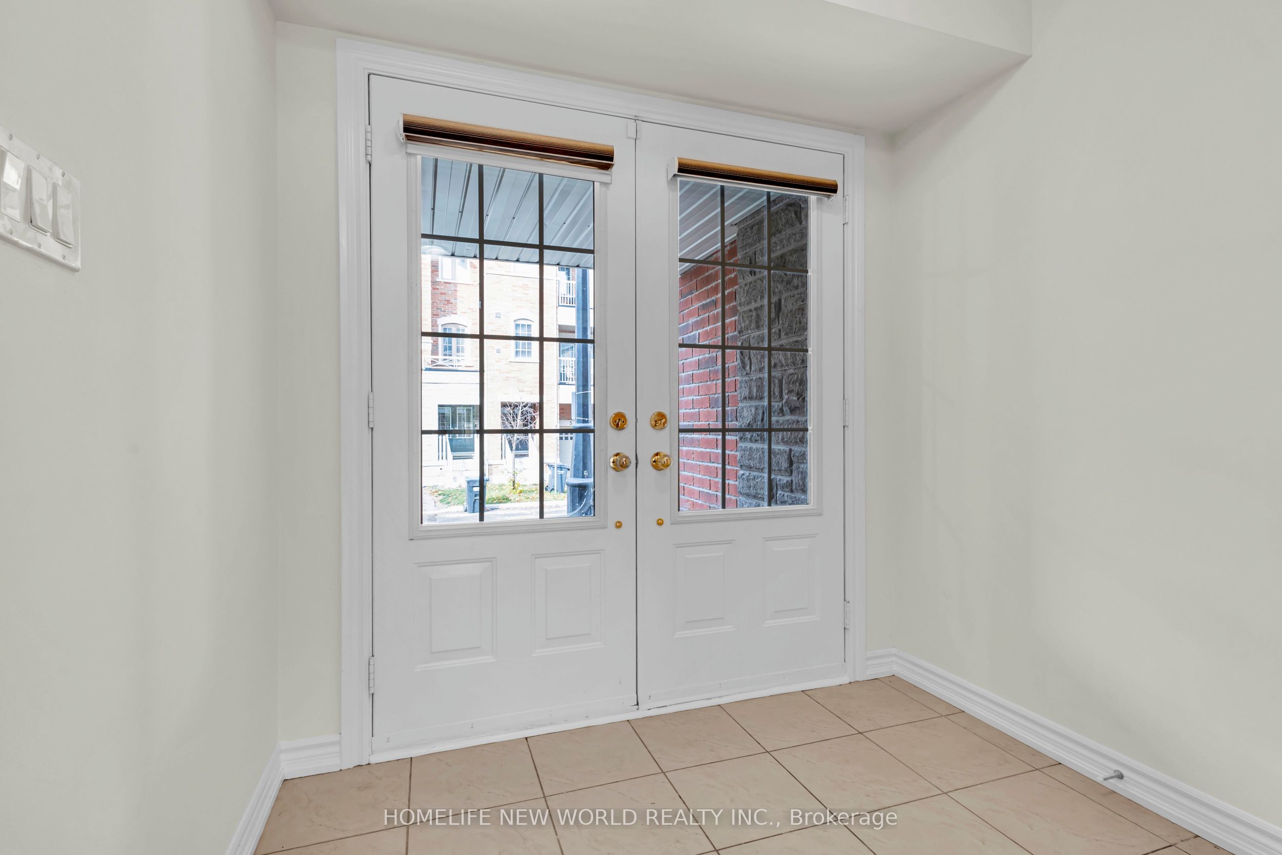 8 Shiff Crescent, Brampton, ON L6Z 0H5 photo 2