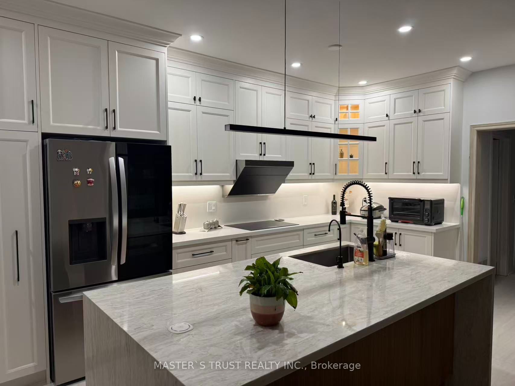 2132 PINEVALLEY Crescent, Oakville, ON L6H 6L7