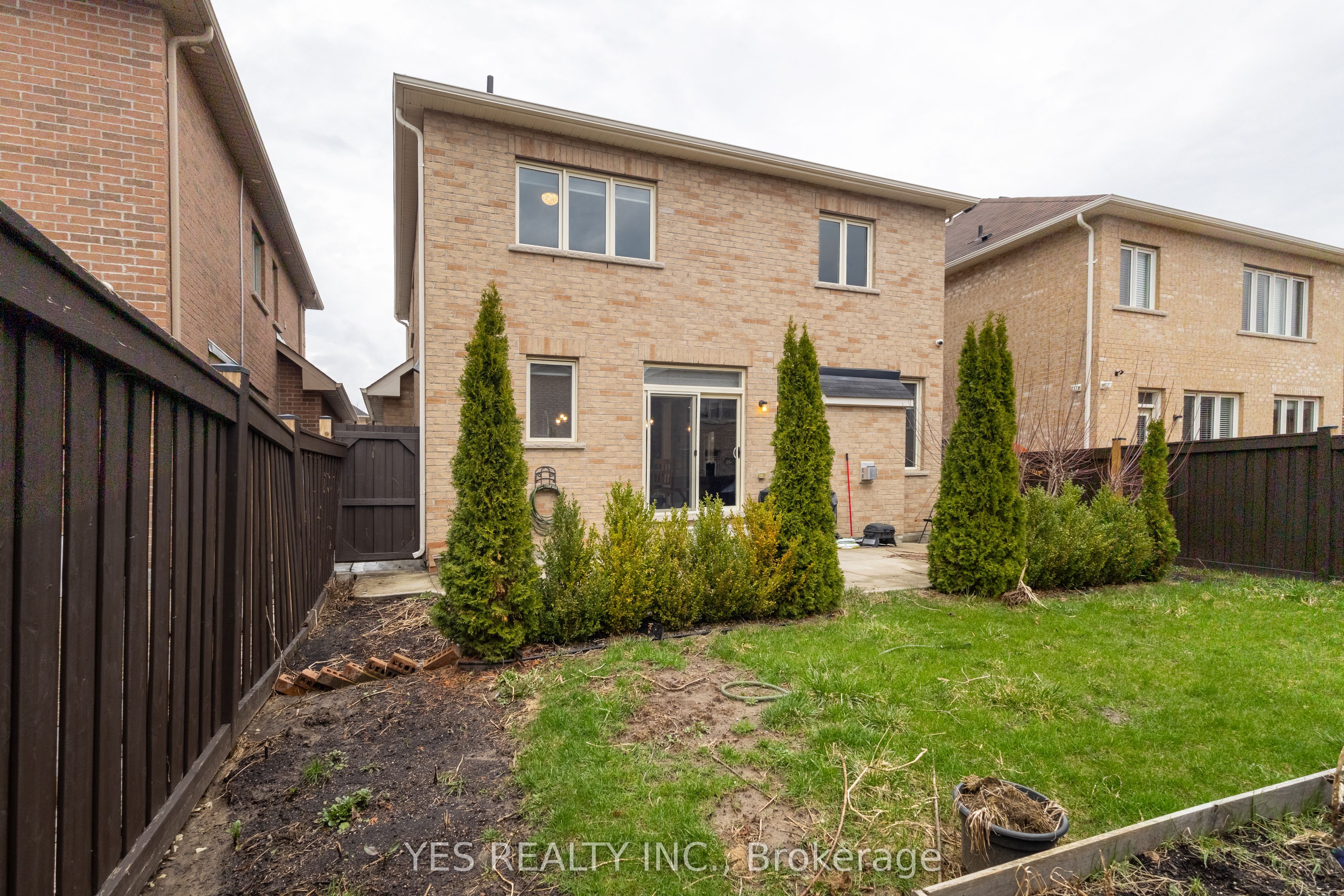 34 Newhouse Boulevard, Caledon, ON L7C 4A1 photo 3