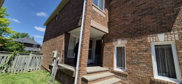 7123 Spyglass Crescent, Mississauga, ON L5N 7H2 photo 3