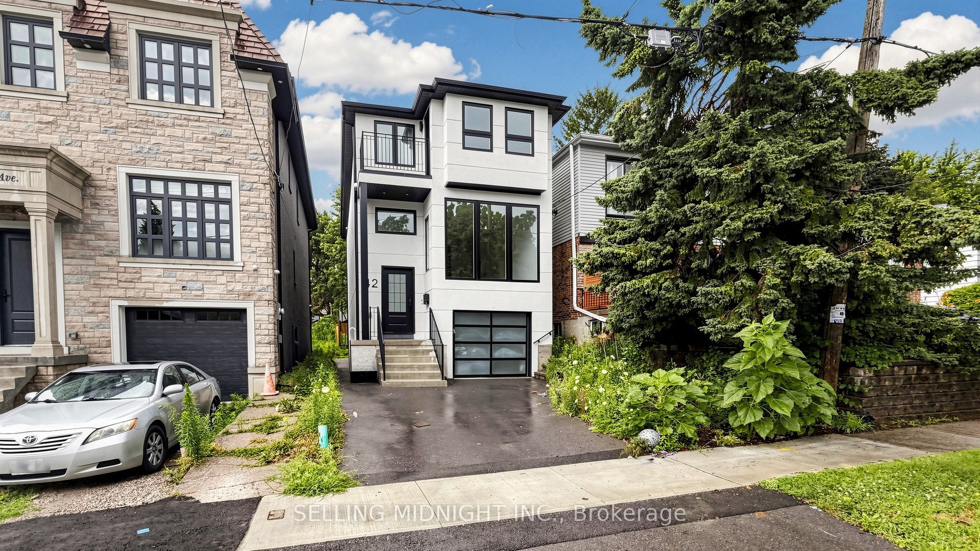 42 Guthrie Avenue, Toronto, ON M8Y 3L1