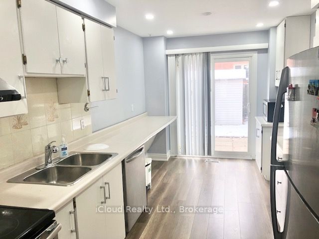 112 Dumfries Avenue, Brampton, ON L6Z 2X3 photo 3