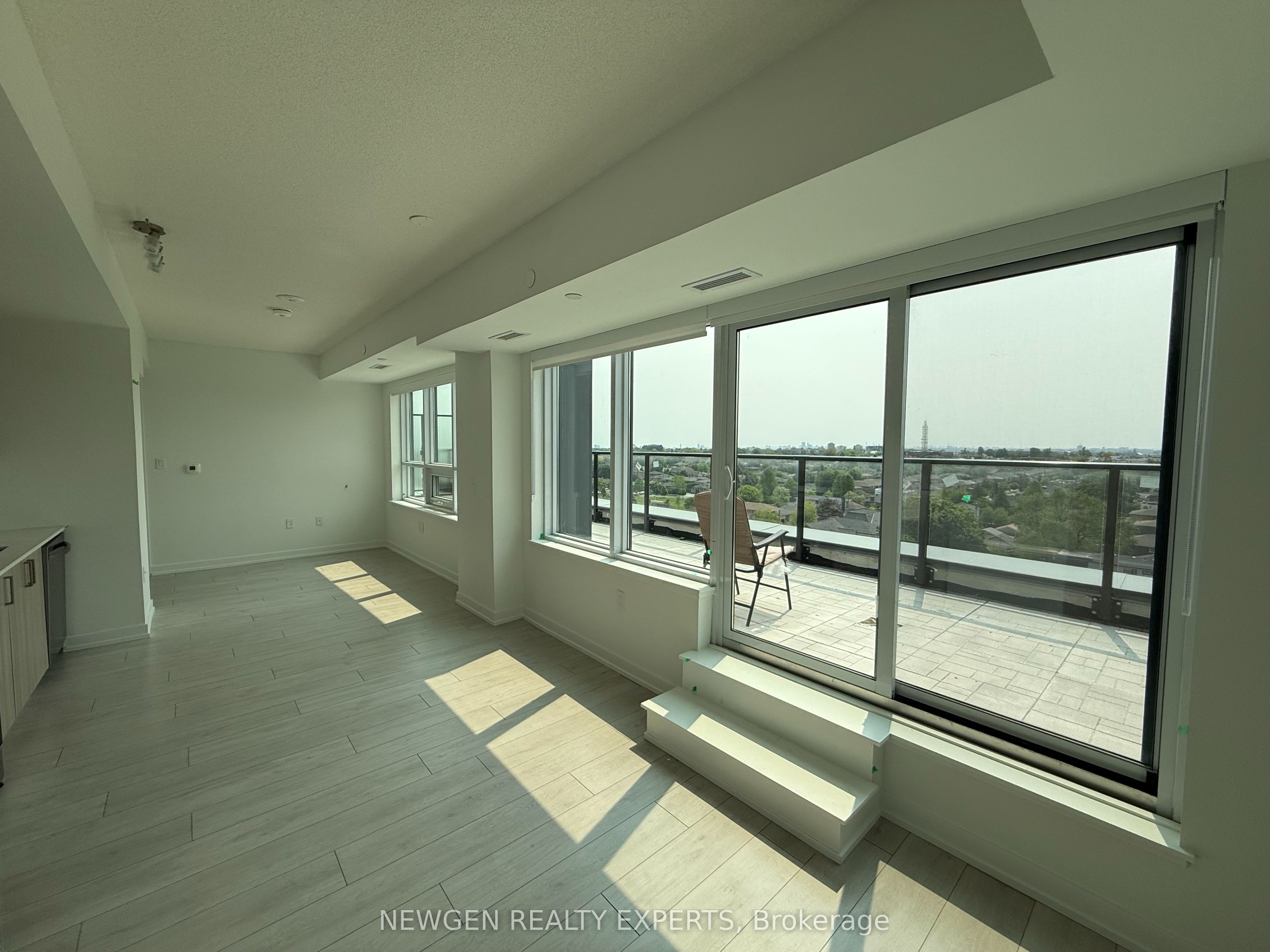 556 Marlee Avenue 912, Toronto, ON M6B 0B1 photo 3