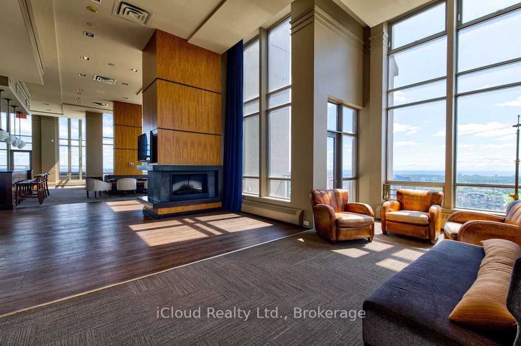 388 Prince of Wales Dr Drive 1610, Mississauga, ON L5B 0A1 photo 2