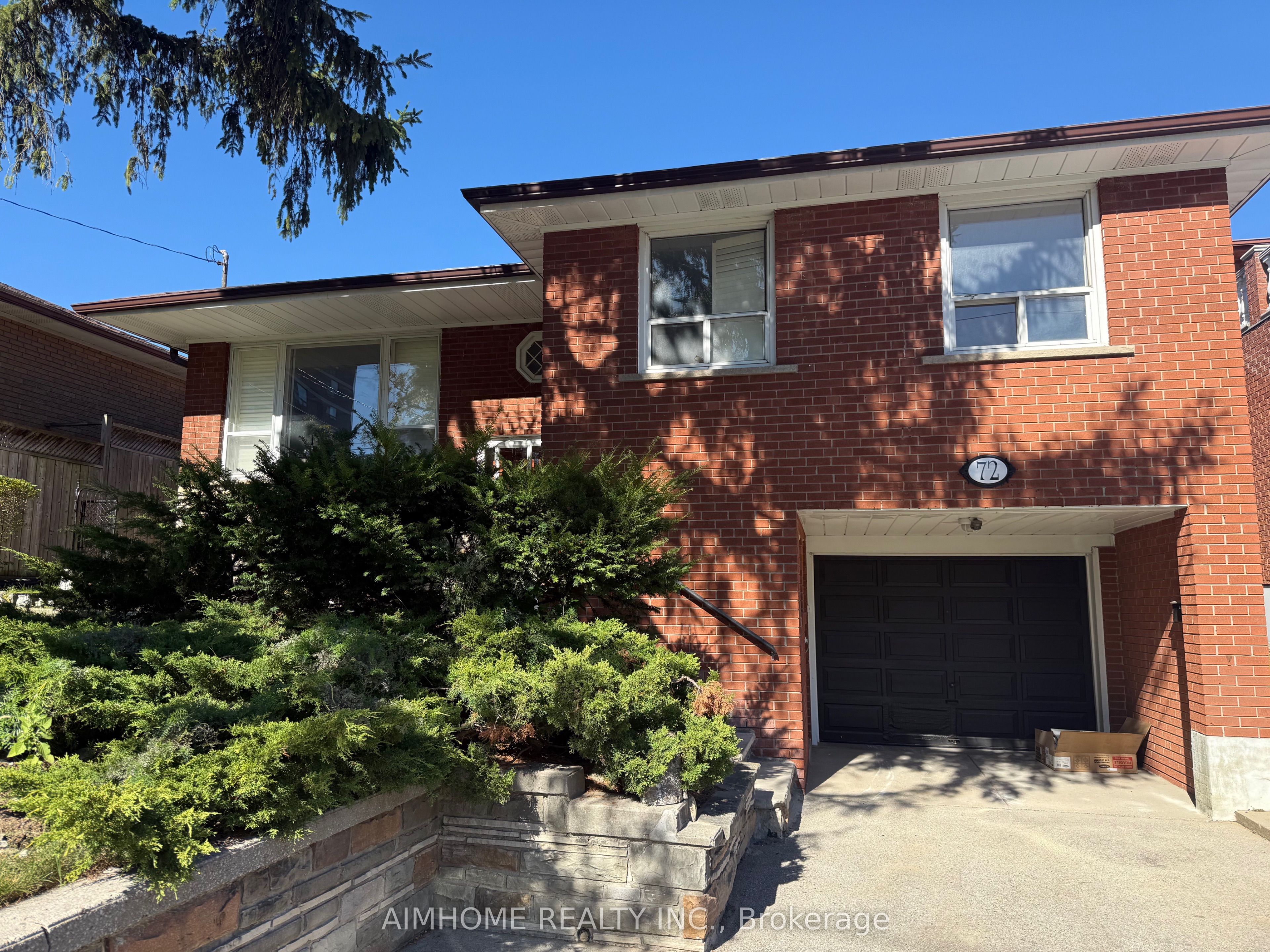 72 La Rose Avenue #3 room, Toronto, ON M9P 1B1